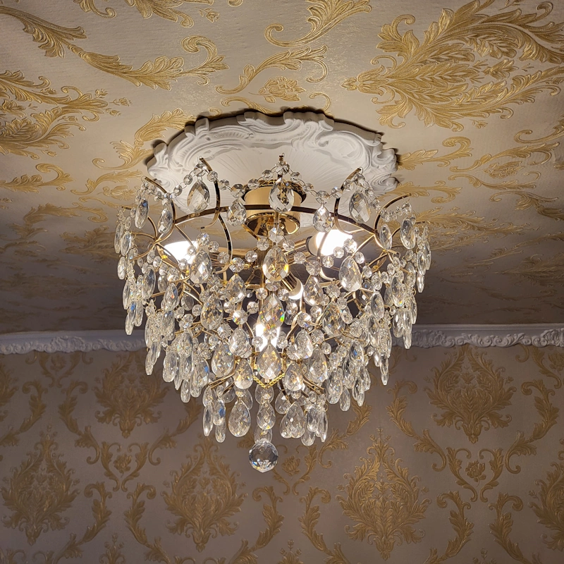 crystal chandelier luxury bedroom interior Debrecen apartment at Jázmin Apartment Debrecen.