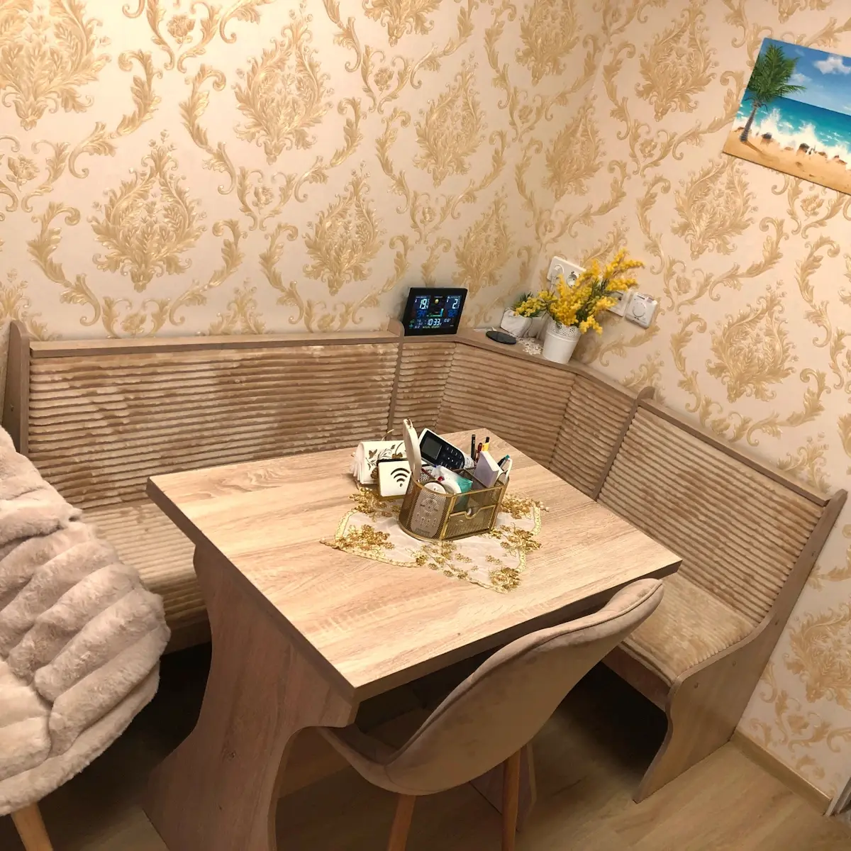 Dining and work table with fast Wi-Fi and workspace at Jázmin Apartment Debrecen.